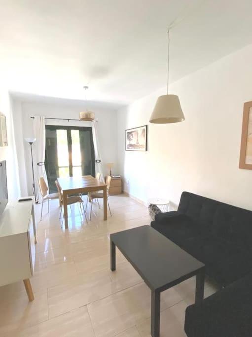 Center 2 Bedroom Modern *