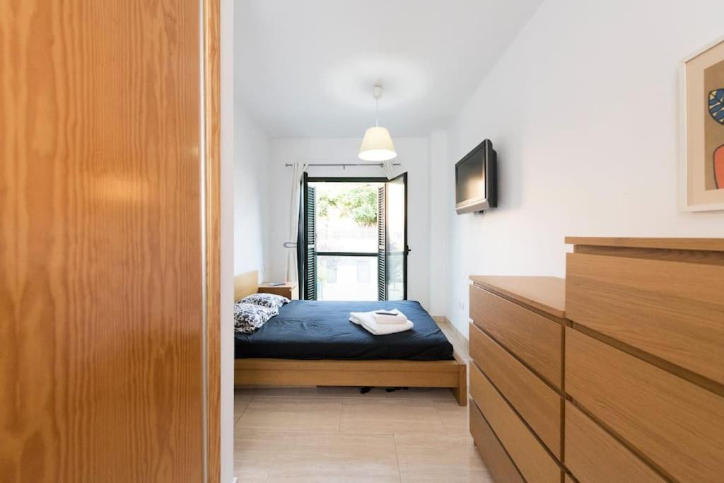 Center 2 Bedroom Modern *